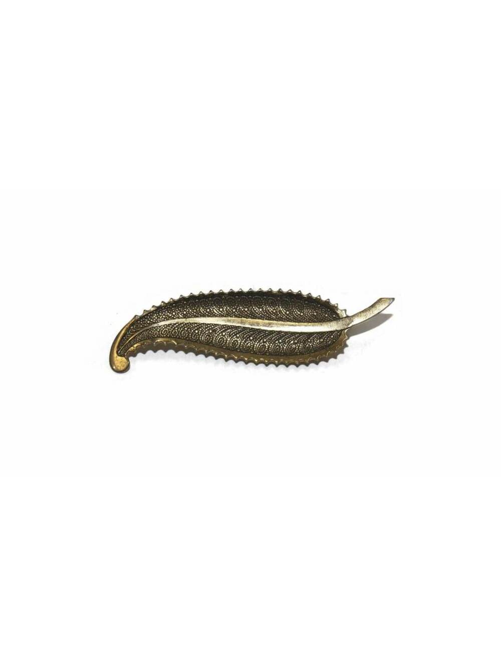 Vintage Textured Gold Tone Leaf Brooch.
